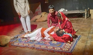 दो नाटक 'तमाशा' और 'अकबर बीरबल' का मंचन