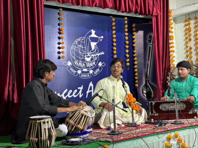 Music Festival: अनवर हुसैन ने संतूर पर बहाया सुरों का झरना