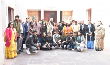 Luna's Five Fingers Art Studio: ग्रुप पेंटिंग एग्जीबिशन 'एफ-12' शुरू