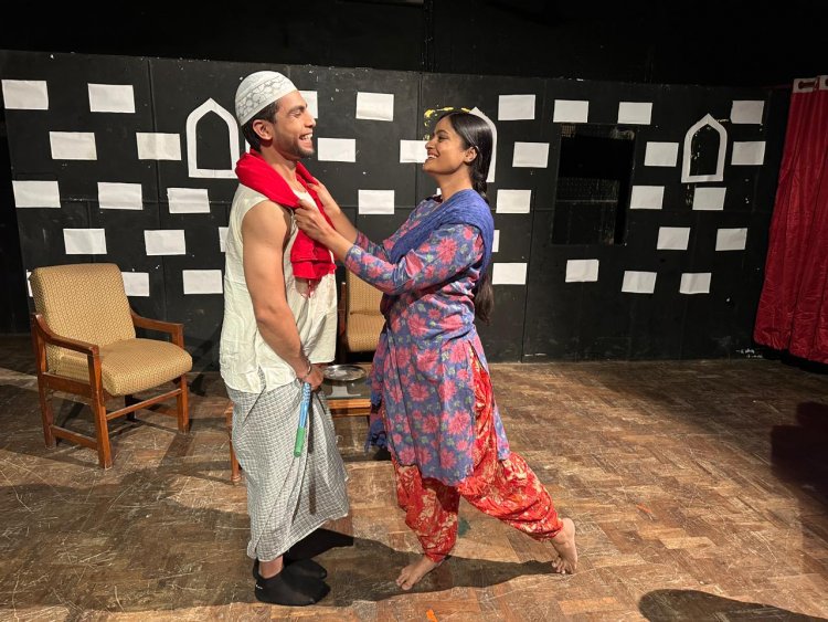 theatre play: बीवियों का मदरसा से दर्शन हुए लोटपोट