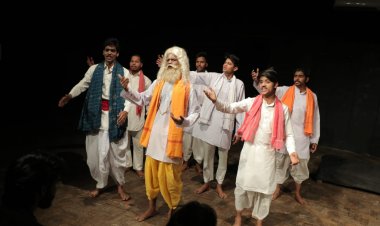 natak shreeman dhokha: नौटंकी नाटक श्रीमान धोखा में कलाकारों ने प्राचीन कला को किया जीवंत