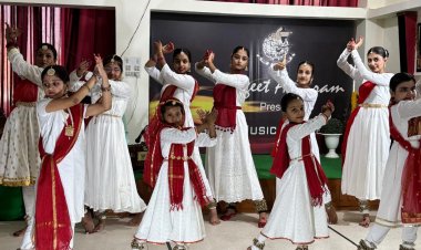 Kathak Dance: बाल व युवा कलाकारों ने आकर्षक फुटवर्क और आंगिक-भंगिमाओं से छलकाया कथक का लालित्य