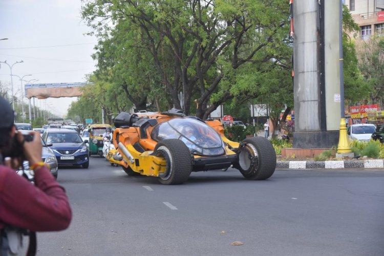 6 thousand kilo monster car Bujji in the Pink City: गुलाबी नगरी में 6 हजार किलो की देत्य कार बुज्जी की सवारी