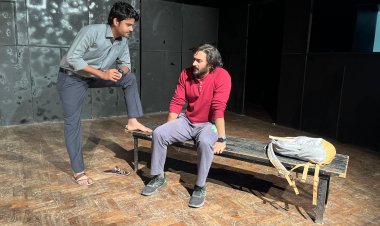 "पार्क" नाटक का मंचन