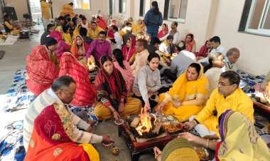 गायत्री परिवार ने तेरह स्थानों पर हुतात्मा शांति महायज्ञ में अर्पित की आहुतियां