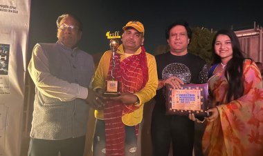 धर्मेंद्र उपाध्याय को रीजनल सिनेमा का श्रेष्ठ निर्देशक  का अवार्ड