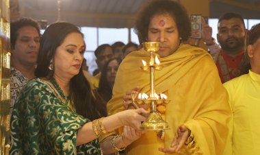 चैत्र नवरात्रि महोत्सव में शामिल हुई बॉलीवुड की ये मशहूर अभिनेत्री