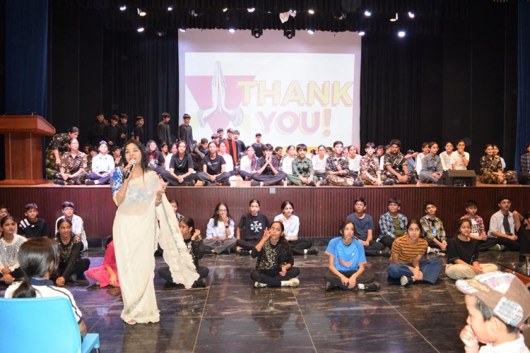 ग्रेड 8 के बच्चों ने असेंबली के माध्यम से वैश्विक मुद्दों पर जागरुकता का दिया संदेश
