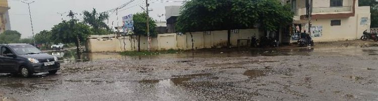 बरसात के बाद जयपुर की सड़कें बनीं मुसीबत