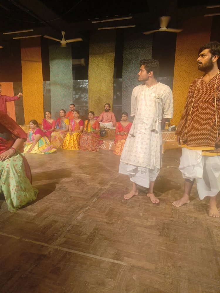 कथा-गायन शैली और लोकधुनों संग जीवंत हुआ "आसमान जोगी"