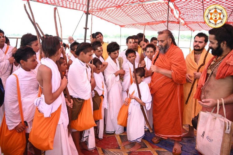 मोबाइल बैन, वेद अनिवार्य: राजस्थान के गुरुकुल में तैयार हो रही संस्कारवान Gen Z