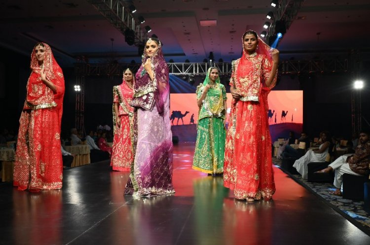 शादियां 2025 में रैंप पर सजी परंपरा और आधुनिकता की झिलमिल