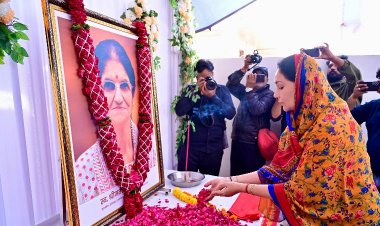 उपमुख्यमंत्री दिया कुमारी ने विधानसभा अध्यक्ष देवनानी की धर्मपत्नी को दी श्रद्धांजलि