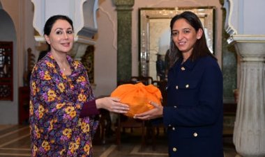 महिला विश्व कप विजेता कप्तान हरमनप्रीत कौर ने उपमुख्यमंत्री दिया कुमारी से की मुलाक़ात