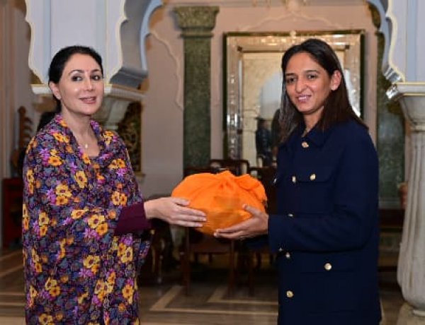 महिला विश्व कप विजेता कप्तान हरमनप्रीत कौर ने उपमुख्यमंत्री दिया कुमारी से की मुलाक़ात