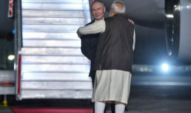 पुतिन का ऐतिहासिक भारत दौरा शुरू, मोदी ने एयरपोर्ट पर किया गर्मजोशी से स्वागत