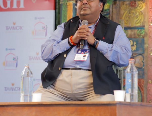 मृदंग और घटम की मधुर जुगलबंदी 