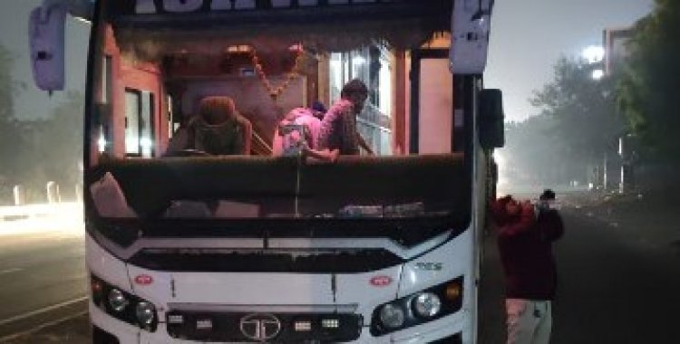 BusBodyCodeViolation: बस बॉडी कोड उल्लंघन पर आरटीओ प्रथम की कड़ी कार्रवाई, तीन ओवरहैंग बसें ज़ब्त