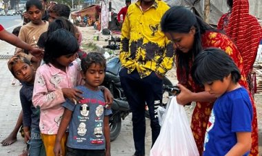 Humanity in Mansarovar: Child Actor Arvik Bairathi Celebrates Birthday with Underprivileged Children, Distributes Food Packages