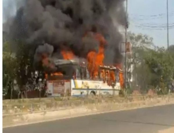 जयपुर में चलती रोडवेज बस में भीषण आग