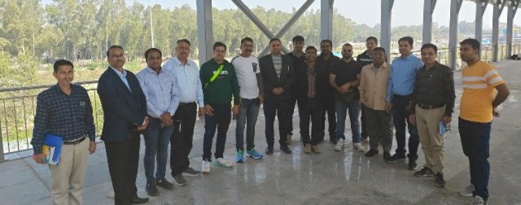 462 करोड़ से बदलती तस्वीर . अमृत भारत स्टेशन योजना के तहत चंडीगढ़ रेलवे स्टेशन का कायाकल्प . पीआईबी जयपुर के पत्रकार दल ने रेल परियोजनाओं और स्वास्थ्य सेवाओं का लिया जायजा