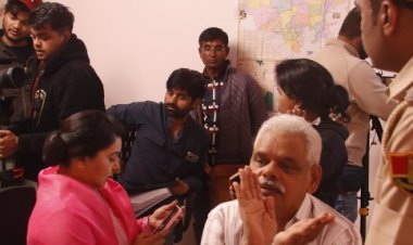 Offline Film Trailer: राजस्थानी फिल्म ‘ऑफलाइन’ का ट्रेलर रिलीज़: निर्देशक विजय सुथार ने उजागर की कैब राइड के पीछे छिपी खतरनाक सच्चाई