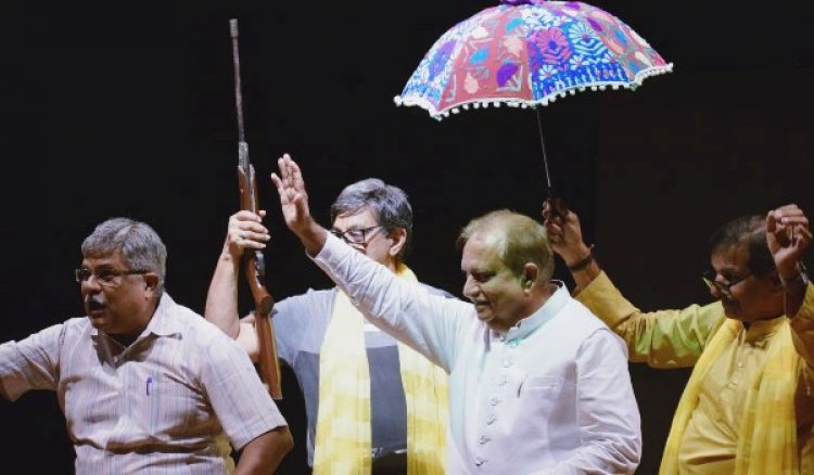 रवींद्र मंच पर ‘जामुन का पेड़’ का धमाका: हंसी, व्यंग और इमोशन का ऐसा कॉम्बो कि दर्शक बोले—वाह!