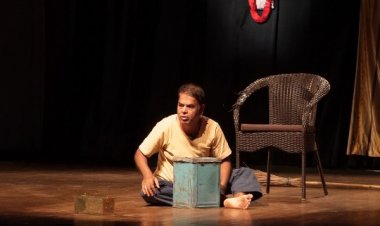 “संक्रमण” ने झकझोरा मन: एकल नाटक में पीढ़ियों के टकराव और रिश्तों की गहराई का सशक्त चित्रण