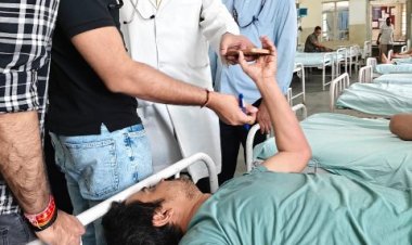 अनशन की तपिश में बिगड़ी सेहत: जेसीटीएसएल कर्मचारी अस्पताल में भर्ती, संघर्ष हुआ और तेज