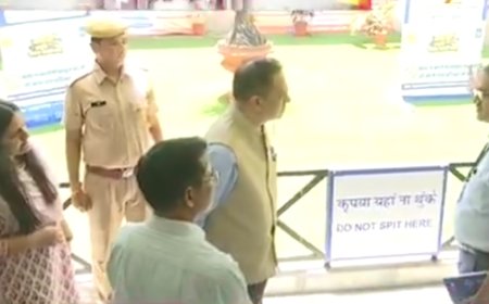 मुख्य सचिव वी. श्रीनिवास ने खुद रिन्यू कराया ड्राइविंग लाइसेंस जयपुर आरटीओ प्रथम कार्यालय के निरीक्षण में पारदर्शी और डिजिटल सेवाओं पर दिया जोर