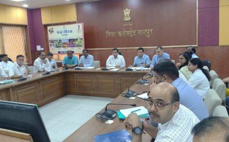 जयपुर में स्वास्थ्य योजनाओं पर सख्त हुए कलक्टर संदेश नायक, बोले- HPV टीकाकरण और मौसमी बीमारियों पर रखें विशेष नजर