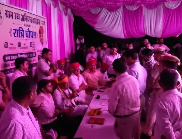 ग्राम रथ अभियान से गांवों में जागी विकास की नई उम्मीद प्रदेशभर में प्रभारी मंत्रियों की रात्रि चौपाल, किसानों को आधुनिक खेती और योजनाओं से जुड़ने का संदेश