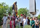 44 साल बाद भी जीवंत है गुरुदेव की विरासत: रवीन्द्रनाथ ठाकुर की प्रतिमा के स्थापना दिवस पर मूर्तिकार डॉ. सुमहेन्द्र को भावभीनी श्रद्धांजलि
