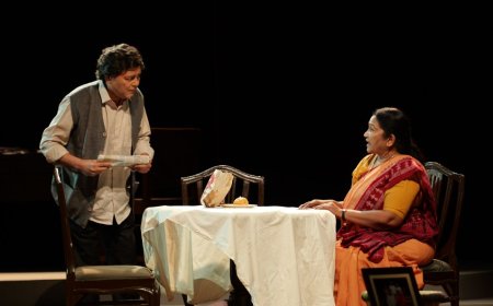 अधूरी ख्वाहिशों और बिखरते रिश्तों की मार्मिक दास्तान, ‘आधे अधूरे’ ने दर्शकों को सोचने पर किया मजबूर