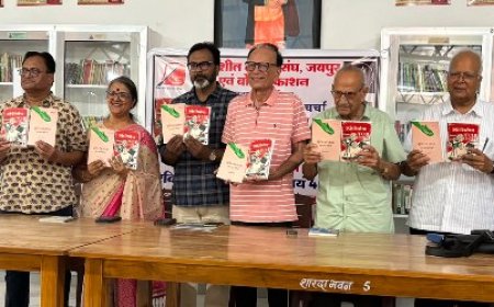 जब किताबों ने उठाए समाज और सिनेमा से जुड़े बड़े सवाल: ‘उर्फ सिनेमा’ और ‘मुक्ति का सपना’ पर मंथन में उमड़ा साहित्य जगत