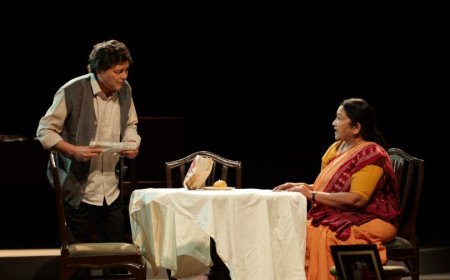 अधूरी ख्वाहिशों और बिखरते रिश्तों की मार्मिक दास्तान, ‘आधे अधूरे’ ने दर्शकों को सोचने पर किया मजबूर