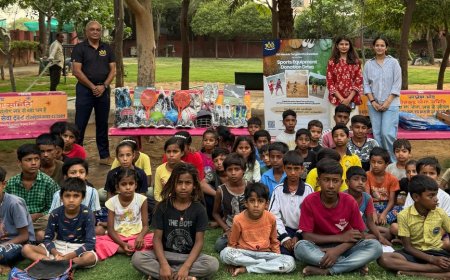 स्लम के बच्चों को मिले Sports Shoes और Football, ‘100 Medals Targeted Foundation’ ने जगाई नई उम्मीद