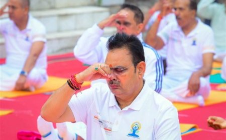 नक्की झील के किनारे झूम उठा आबूराज! सीएम भजनलाल ने हजारों के साथ किया योग, जानें इस बार की खास थीम