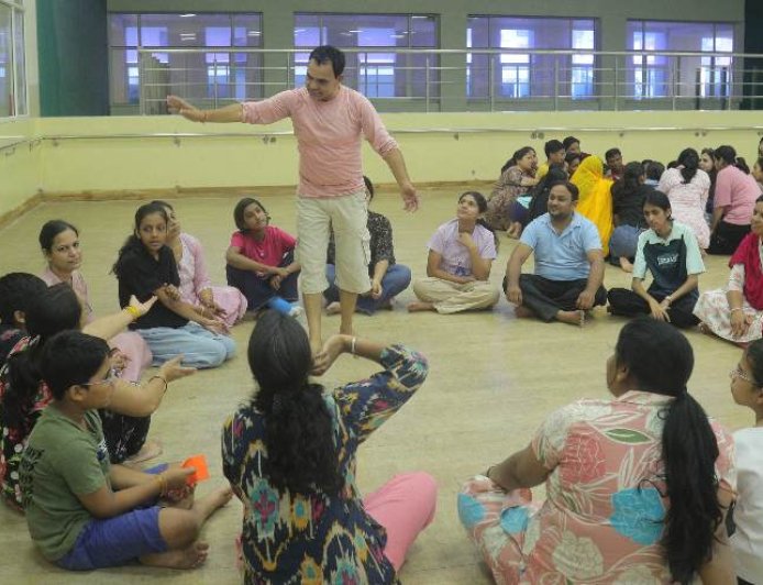 ‘मोबाइल से आगे बढ़कर दिलों को जोड़ने की पहल’: Parents Session में बच्चों और अभिभावकों ने फिर से खोजा Emotional Bond
