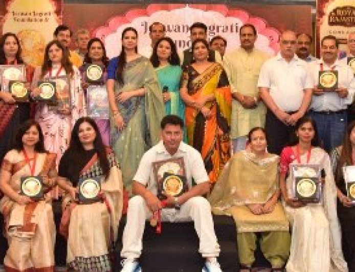 Royal Rajasthan Iconics Award 2026: बैंकिंग से लेकर Social Service तक चमके सितारे, जयपुर में 31 प्रतिभाओं को मिला सम्मान