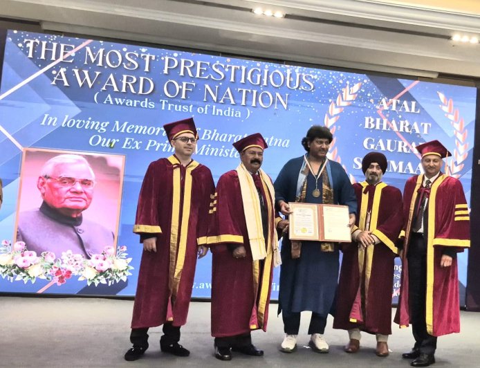 सुरों के साधक को मिला राष्ट्रीय सम्मान: ‘अटल भारत गौरव सम्मान’ से अलंकृत हुए तंत्री सम्राट पंडित सलिल विश्व मोहन भट्ट