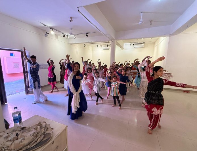 घुँघरुओं की थाप पर गूंज रहा Jaipur: 51 बच्चों की Kathak साधना बनी चर्चा का विषय, Krishna Leela से सीख रहे भारतीय संस्कृति के संस्कार