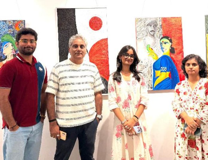 18वें जन्मदिन पर सारा की ‘चित्रहार’: रंगों में झलकी आत्म-अभिव्यक्ति की अनोखी दुनिया