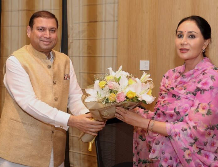 संदीप भुतोड़िया ने कांथा दुपट्टा और गीतांजलि से किया डिप्टी CM दिया कुमारी का अनोखा स्वागत