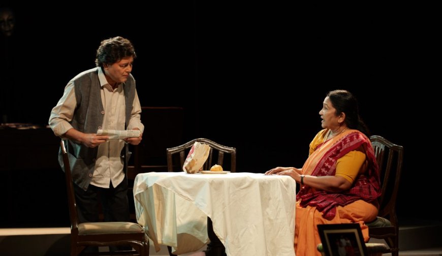अधूरी ख्वाहिशों और बिखरते रिश्तों की मार्मिक दास्तान, ‘आधे अधूरे’ ने दर्शकों को सोचने पर किया मजबूर