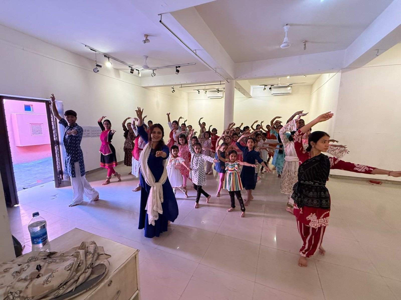 घुँघरुओं की थाप पर गूंज रहा Jaipur: 51 बच्चों की Kathak साधना बनी चर्चा का विषय, Krishna Leela से सीख रहे भारतीय संस्कृति के संस्कार