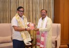 स्पीकर देवनानी ने CM हिमंता बिस्वा सरमा को भेंट की खास किताब, फिर मां कामाख्या के दरबार में मांगी दुआ