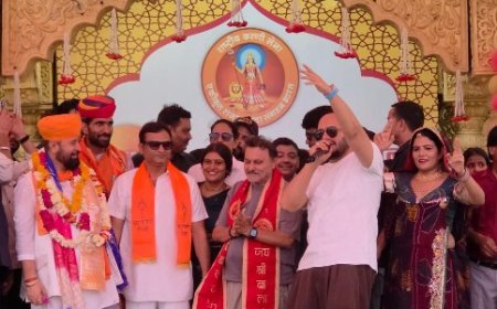 जब आसमान से हुई फूलों की बारिश, महिलाओं को मिली सिलाई मशीन