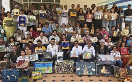 जब घर की पुरानी "संदूक" बन गई कैनवास — 100 चित्रकारों ने रंगों से लिखी विरासत की कहानी