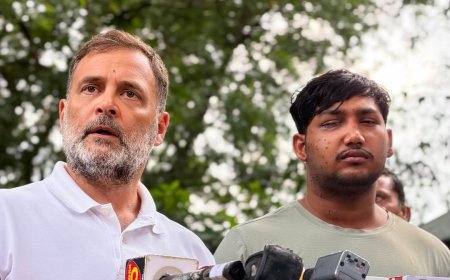 "हाथ में Tiranga, आंख की रोशनी गई... Rahul Gandhi ने मंच पर दिखाया घायल छात्र, Dharmendra Pradhan पर लगाए सबसे बड़े आरोप"